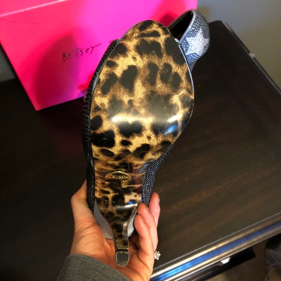 Heels - Picture 2 of 3